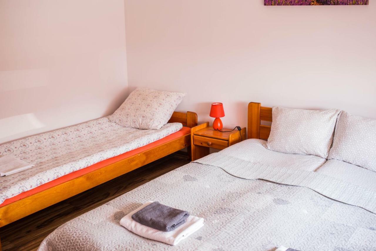 Okęcie 39 - Free Transfer To Airport Hostel